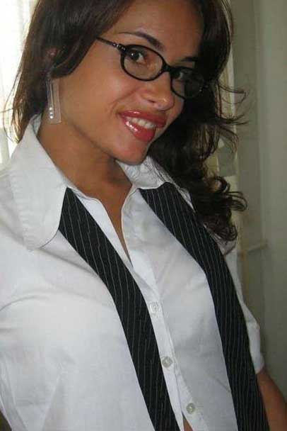 brunette aurora dadar escorts